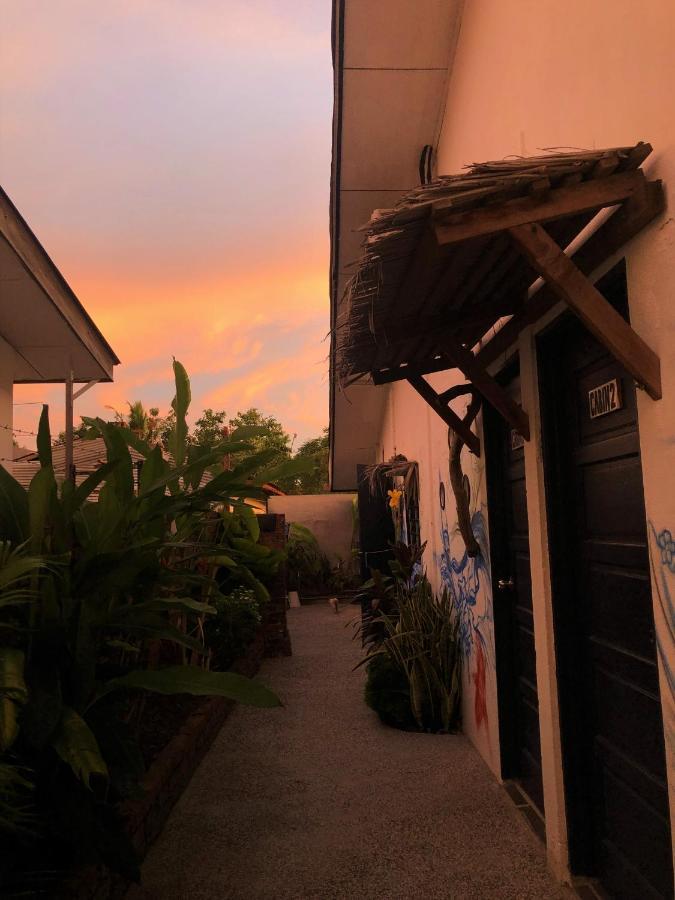 פנתאי צנאנג Rembulan Langkawi Guesthouse מראה חיצוני תמונה